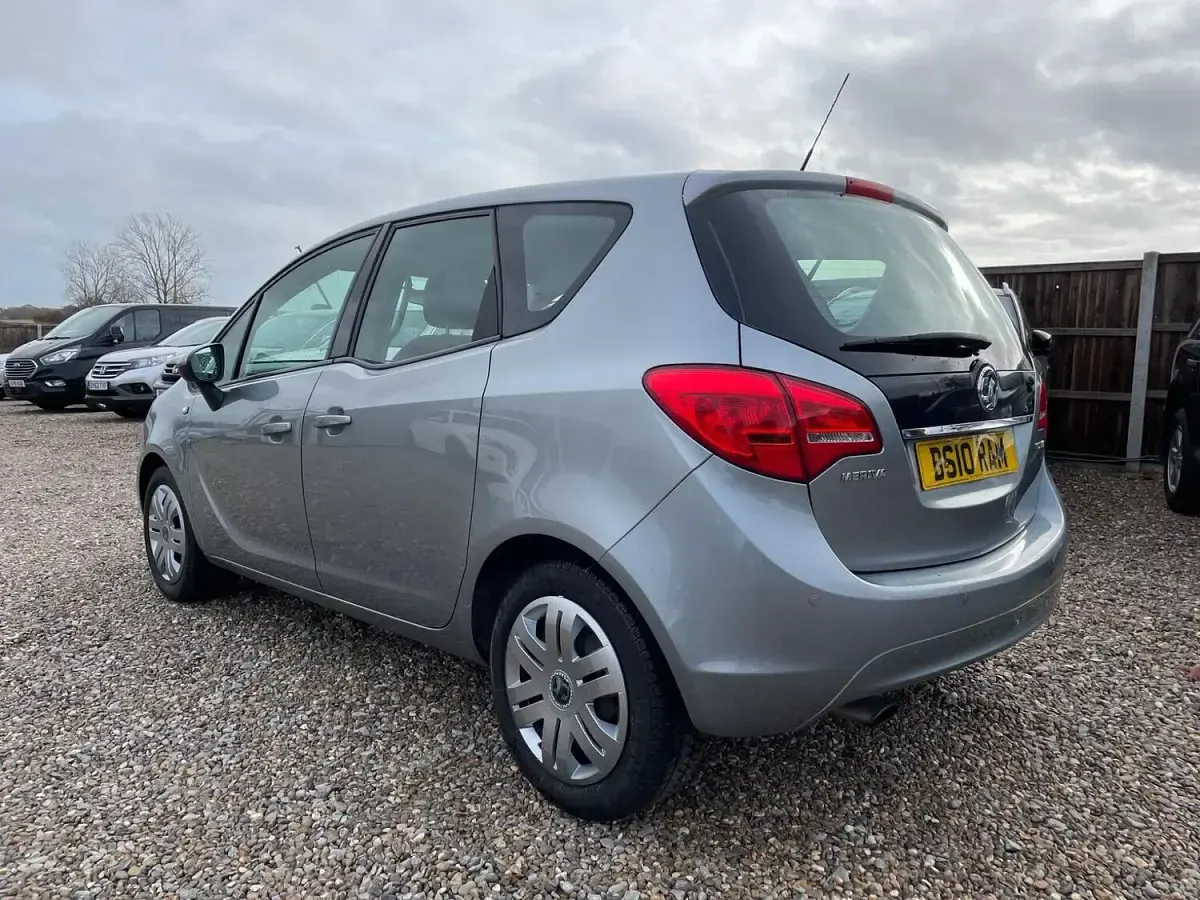 Used Vauxhall Meriva 140 HP (102 kW) 2012 Silver MPV