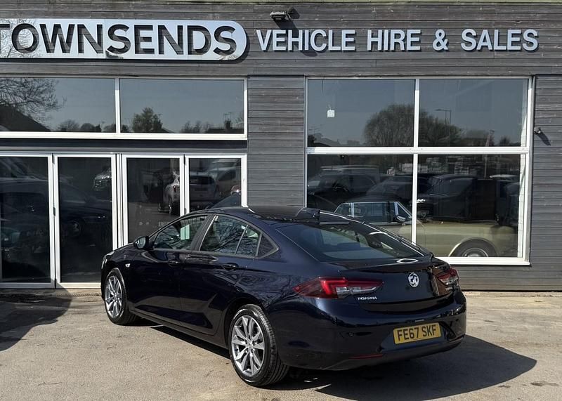 Used Vauxhall Insignia Design Edition 2017 Blue Hatchback