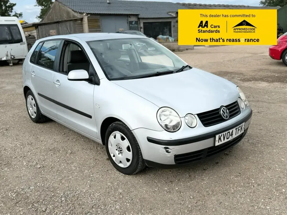 Usado VW Polo SE 75 HP (55 kW) 2004 Prateado Citadino
