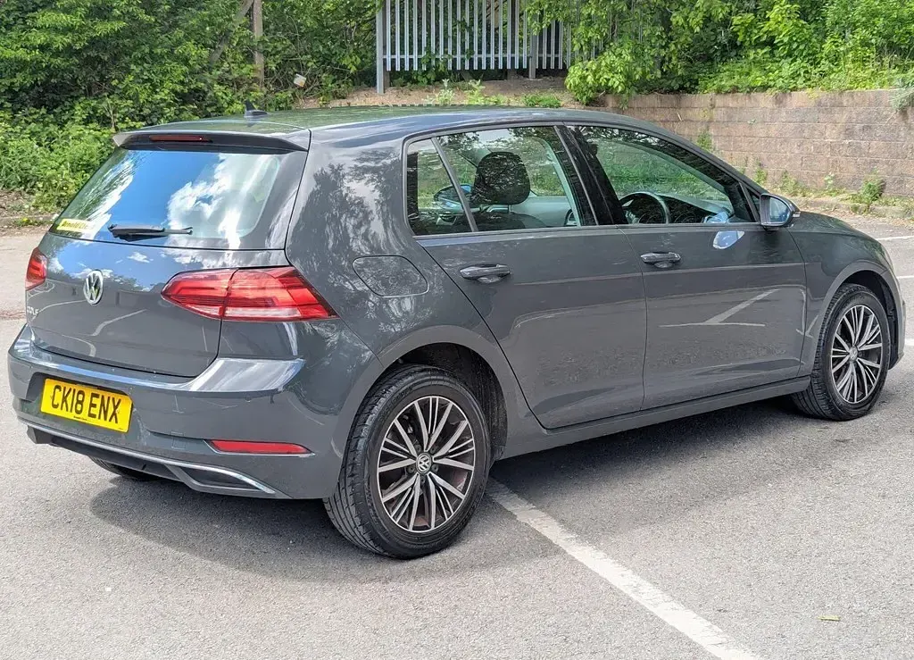 Używany VW Golf VII SE 115 KM (84 kW) 2018 Szary Hatchback