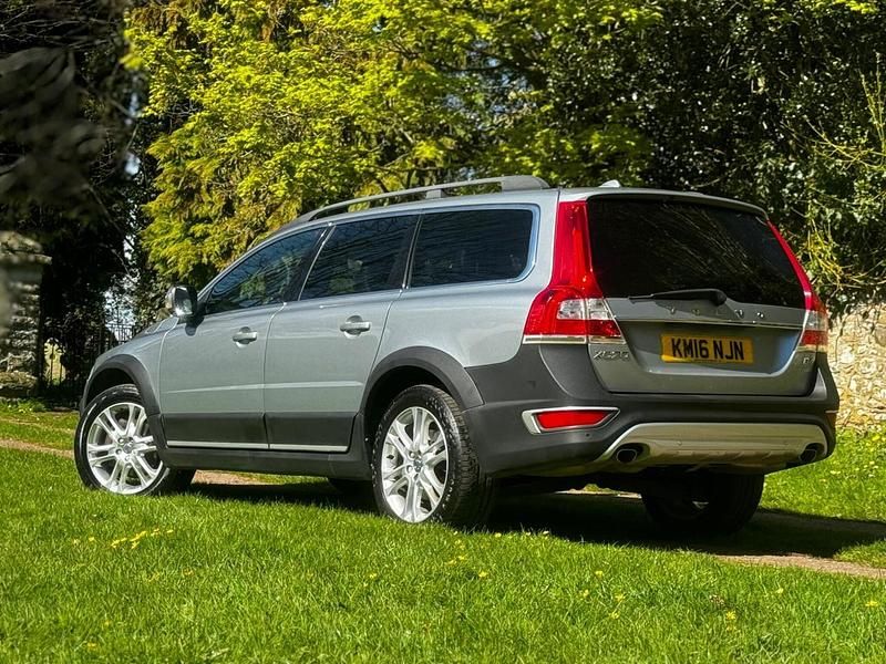 Usado Volvo XC70 SE Lux 179 CV (131 kW) 2016 Gris Familiar