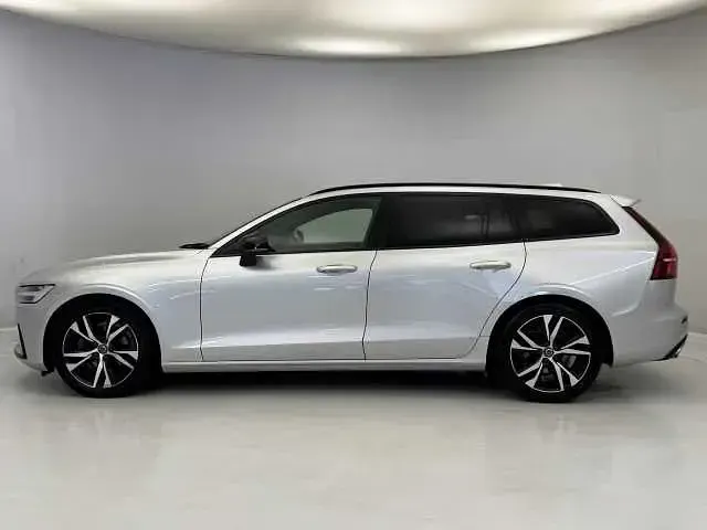 Used Volvo V60 R-Design 161 HP (118 kW) 2022 Estate