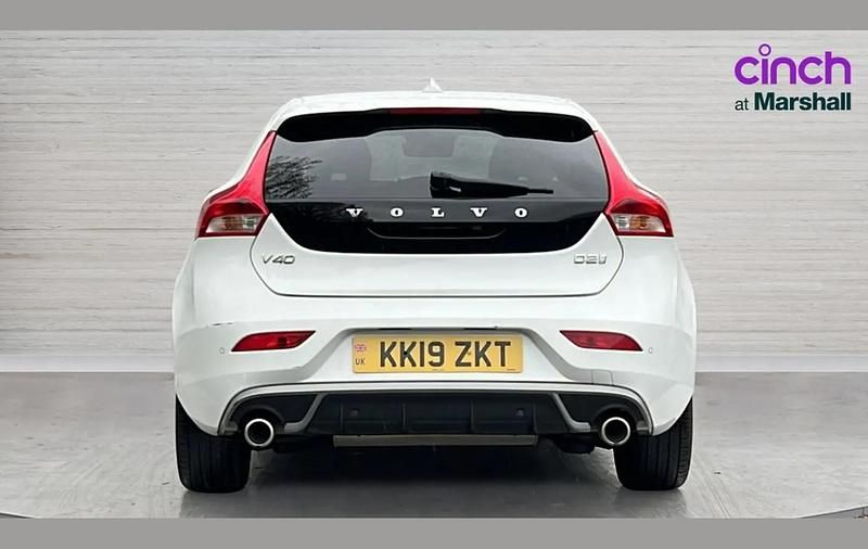 Used Volvo V40 R-Design 120 HP (88 kW) 2019 White Hatchback