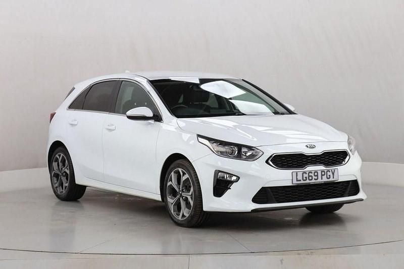 Used Kia Ceed 114 HP (83 kW) 2019 White Hatchback