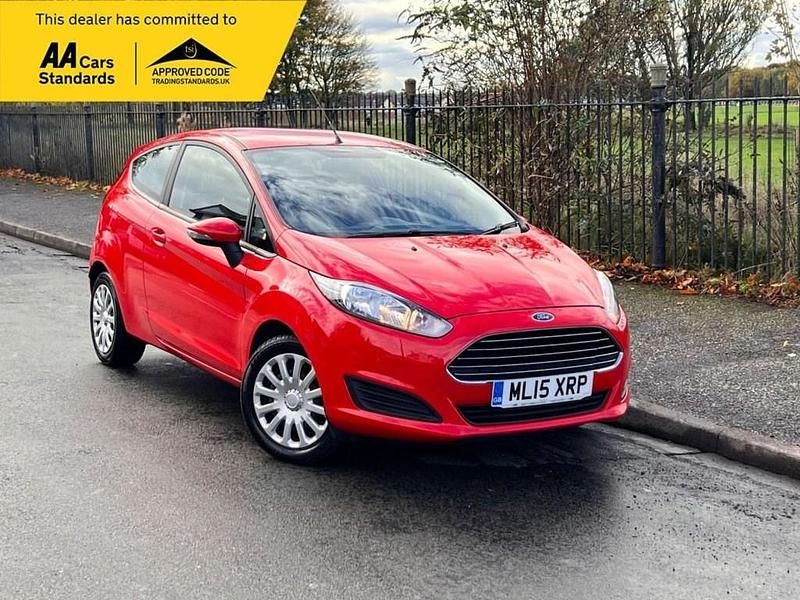 Red Used 2015 Ford Fiesta Style Hatchback | £4,495 (Good price) - Image 1/4