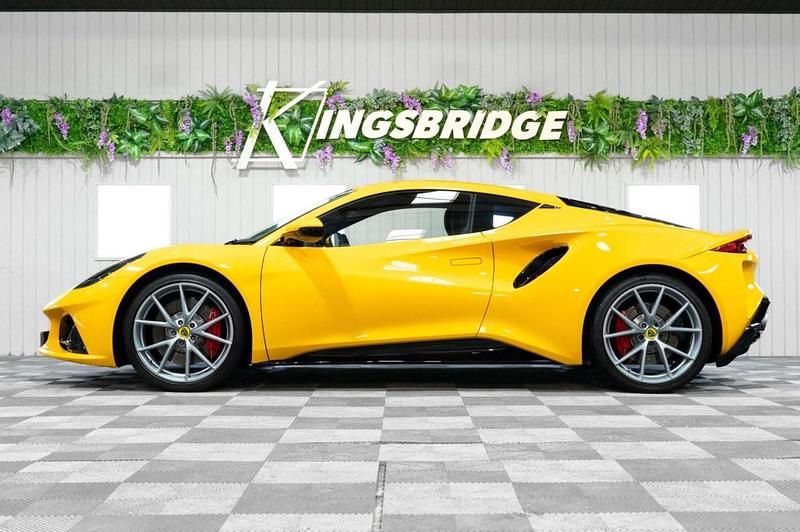 Used Lotus Emira 404 HP (297 kW) 2022 Yellow Coupe