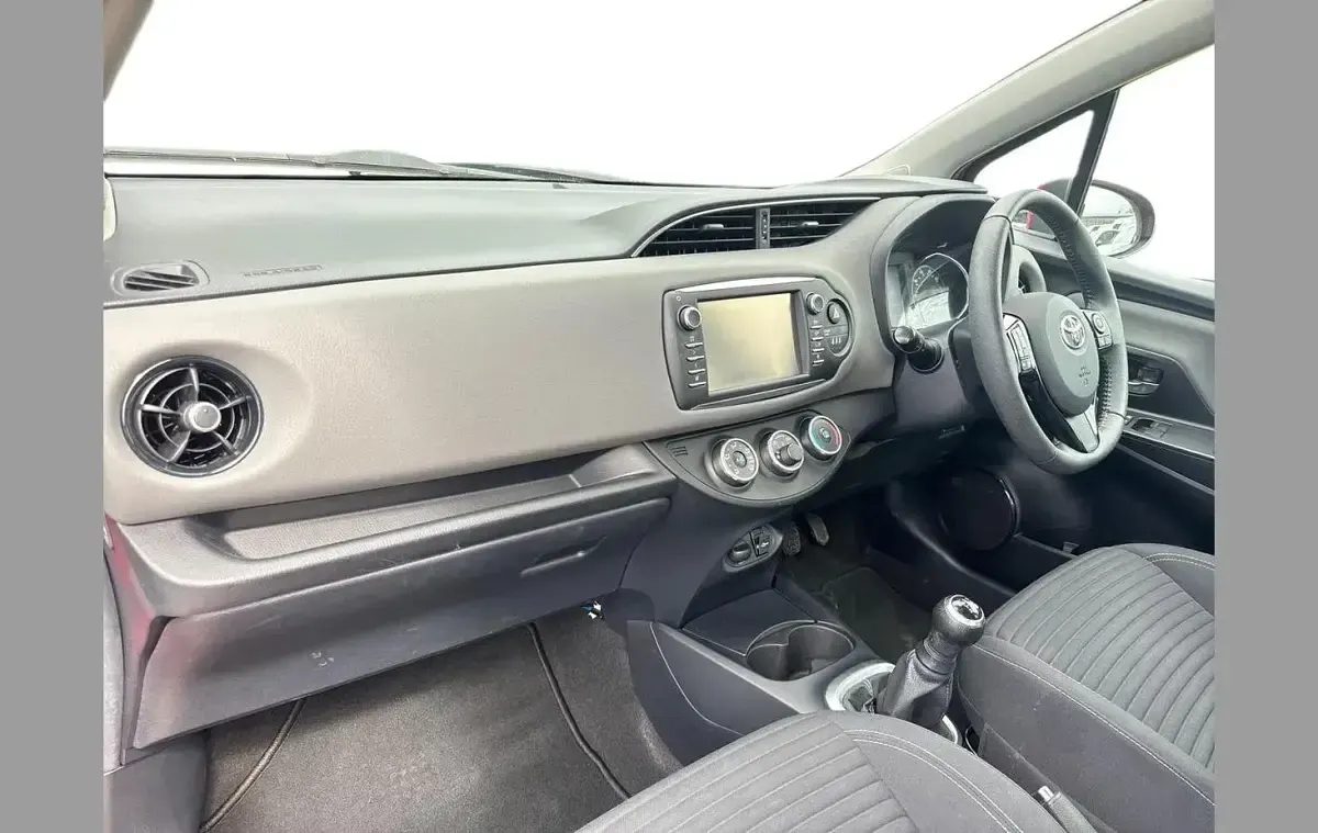 Used Toyota Yaris 69 HP (50 kW) 2018 Red Hatchback