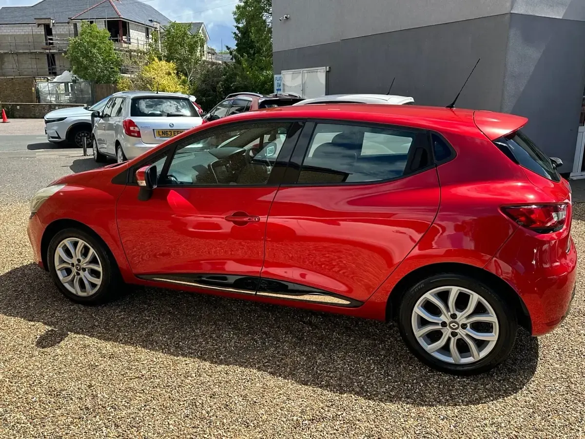 Used Renault Clio IV Dynamique 2017 Red Hatchback