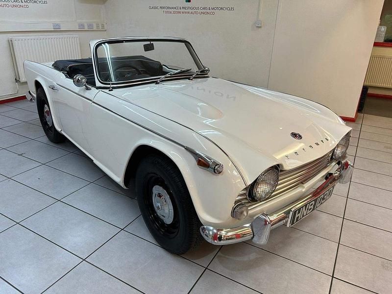 White Used 2018 Triumph TR4 | £25,995 - Image 1/4