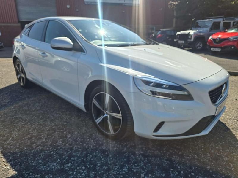 White Used 2017 Volvo V40 R-Design Estate | £9,995 (Fair price) - Image 1/4