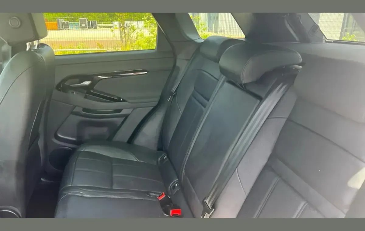 Used Land Rover Range Rover evoque 204 HP (150 kW) 2025 Metallic  seoul pearl silver SUV