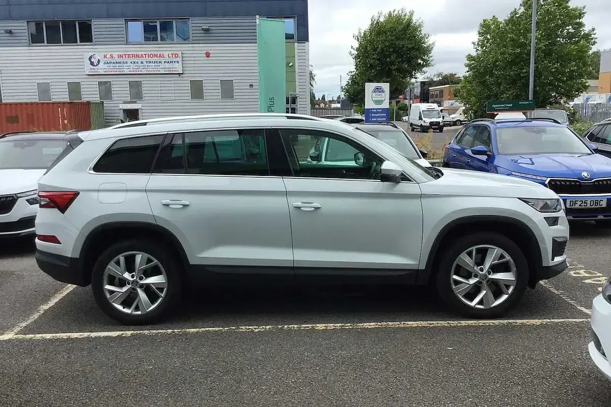 Used Skoda Kodiaq SE L 140 HP (102 kW) 2022 Moon white metallic SUV
