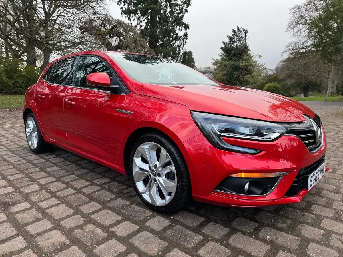 Used Renault Mégane Signature 2016 Red Hatchback