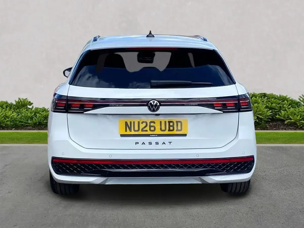 New VW Passat R-line 150 HP (110 kW) 2026 White Estate