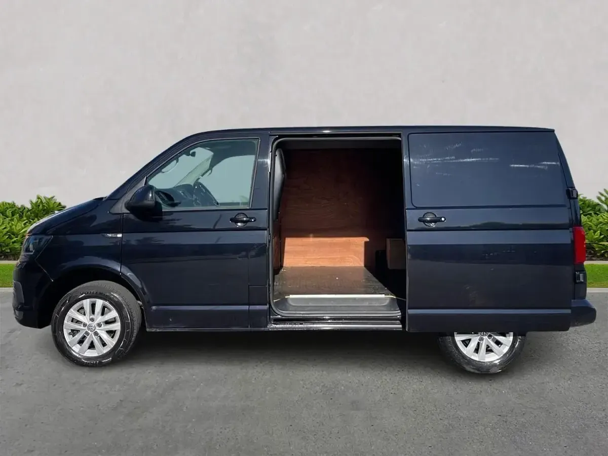 Begagnad VW Transporter Highline 102 HK (75 kW) 2020 Svart Van