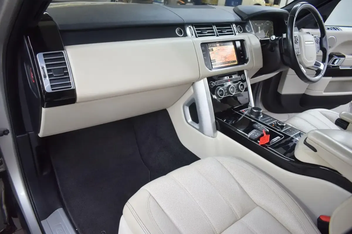 Used Land Rover Range Rover Vogue SE 306 HP (225 kW) 2015 Gold SUV