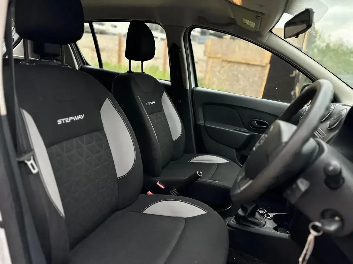 Used Dacia Sandero Ambiance 90 HP (66 kW) 2014 White Hatchback