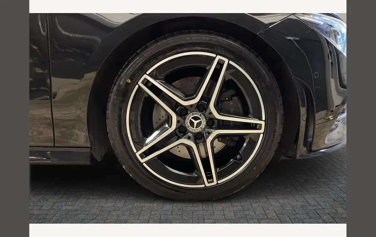 Used Mercedes CLA200 Executive 163 HP (119 kW) 2023 Black Estate