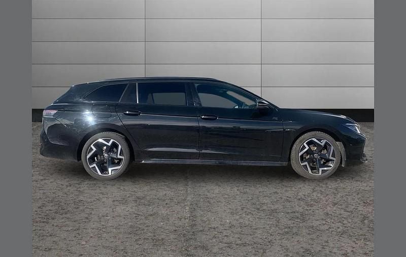 Used VW Passat R-line 147 HP (108 kW) 2024 Black Estate