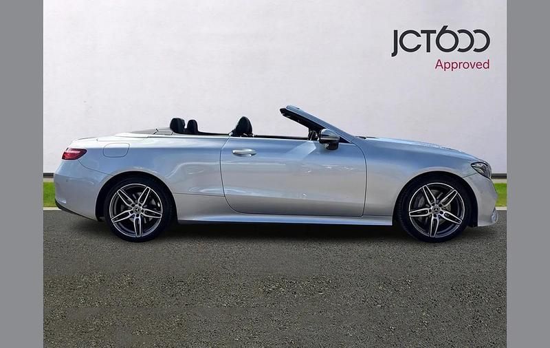 Usado Mercedes E350 AMG line 295 HP (216 kW) 2019 Prateado Cabrios
