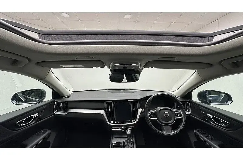 Used Volvo V60 Inscription 190 HP (139 kW) 2019 Blue Estate