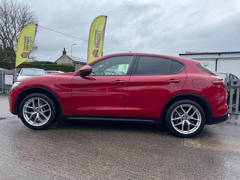Used Alfa Romeo Stelvio 210 HP (154 kW) 2018 Red SUV