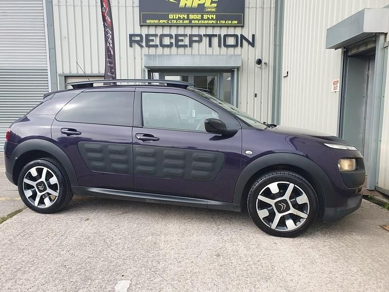 Mauve/purple Used 2015 Citroën C4 Cactus Flair Hatchback | £3,595 (Fair price) - Image 1/4