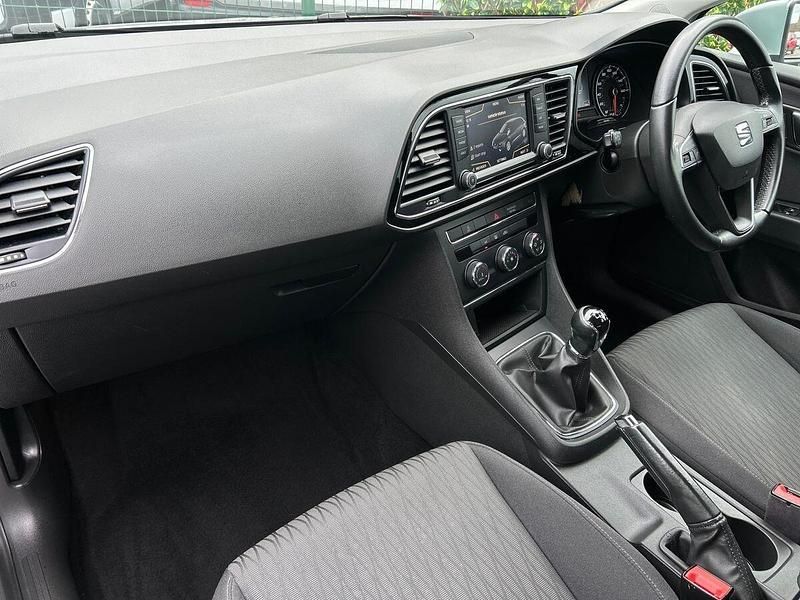 Begagnad Seat Leon Sport 110 HK (80 kW) 2017 Silver Kombi