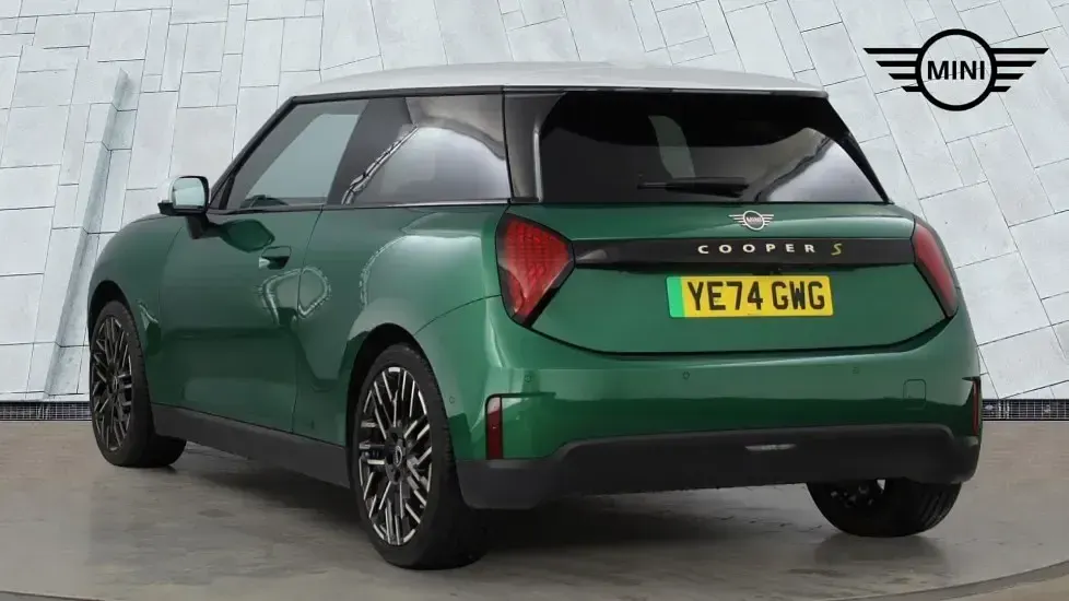 Used Mini Cooper SE Hatch 158 kW (215 HP) 2024 Green Hatchback
