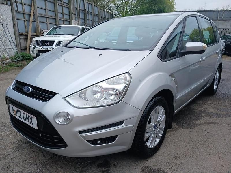Begagnad Ford S-MAX Zetec 140 HK (102 kW) 2012 Silver Minibuss