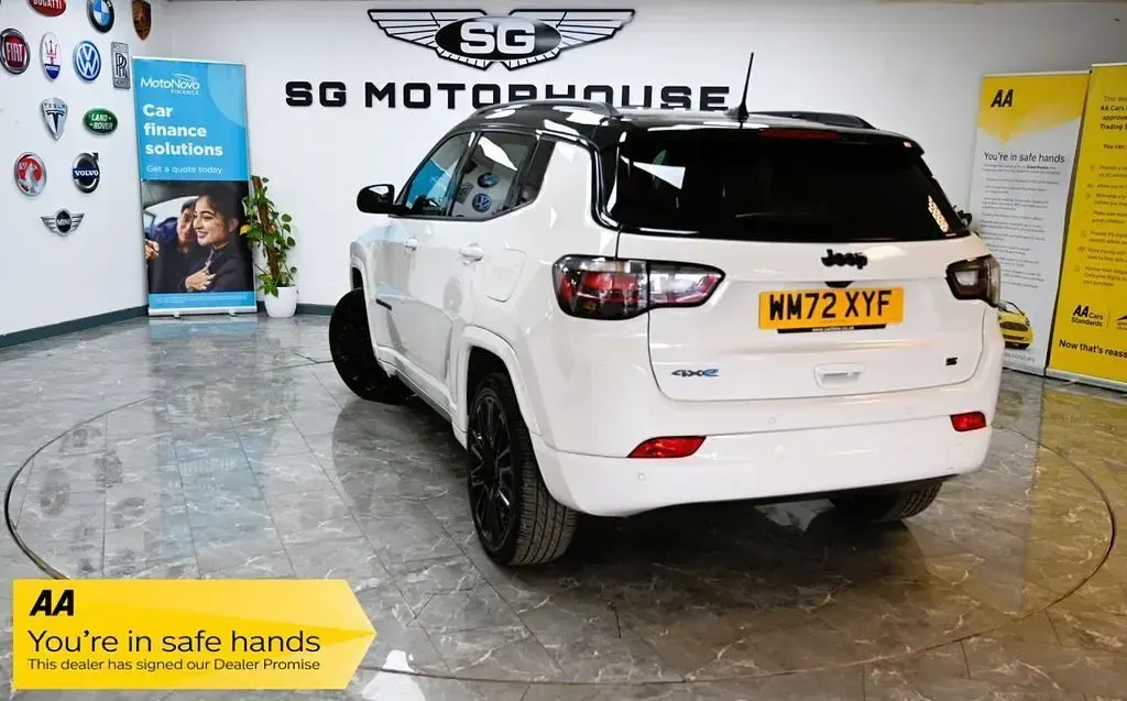 Used Jeep Compass 2023 White/black SUV