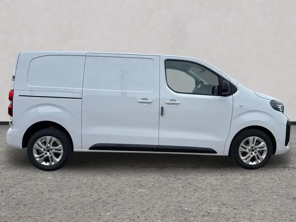 New Vauxhall Vivaro S 148 HP (108 kW) 2026 White MPV