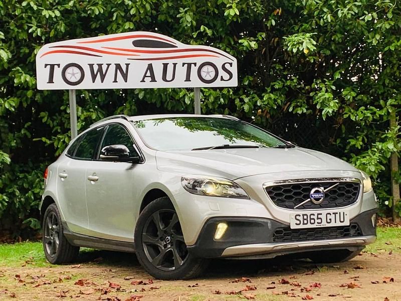 Silver Used 2015 Volvo V40 CC Estate | £4,290 (Fair price) - Image 1/4