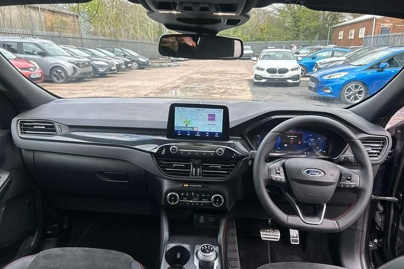 Second-hand Ford Kuga ST-Line X 225 CP (165 kW) 2023 Negru SUV