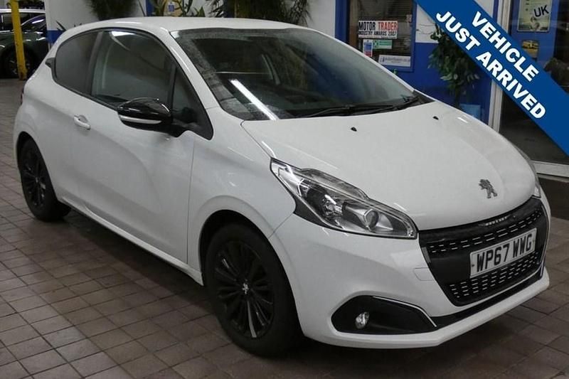 Used Peugeot 208 82 HP (60 kW) 2018 White Hatchback