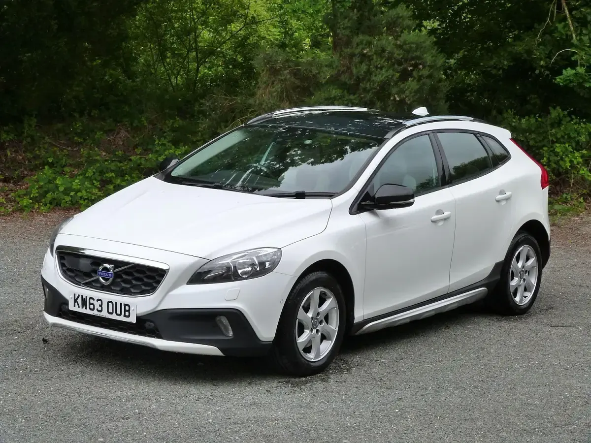 Used Volvo V40 SE 2014 White Hatchback