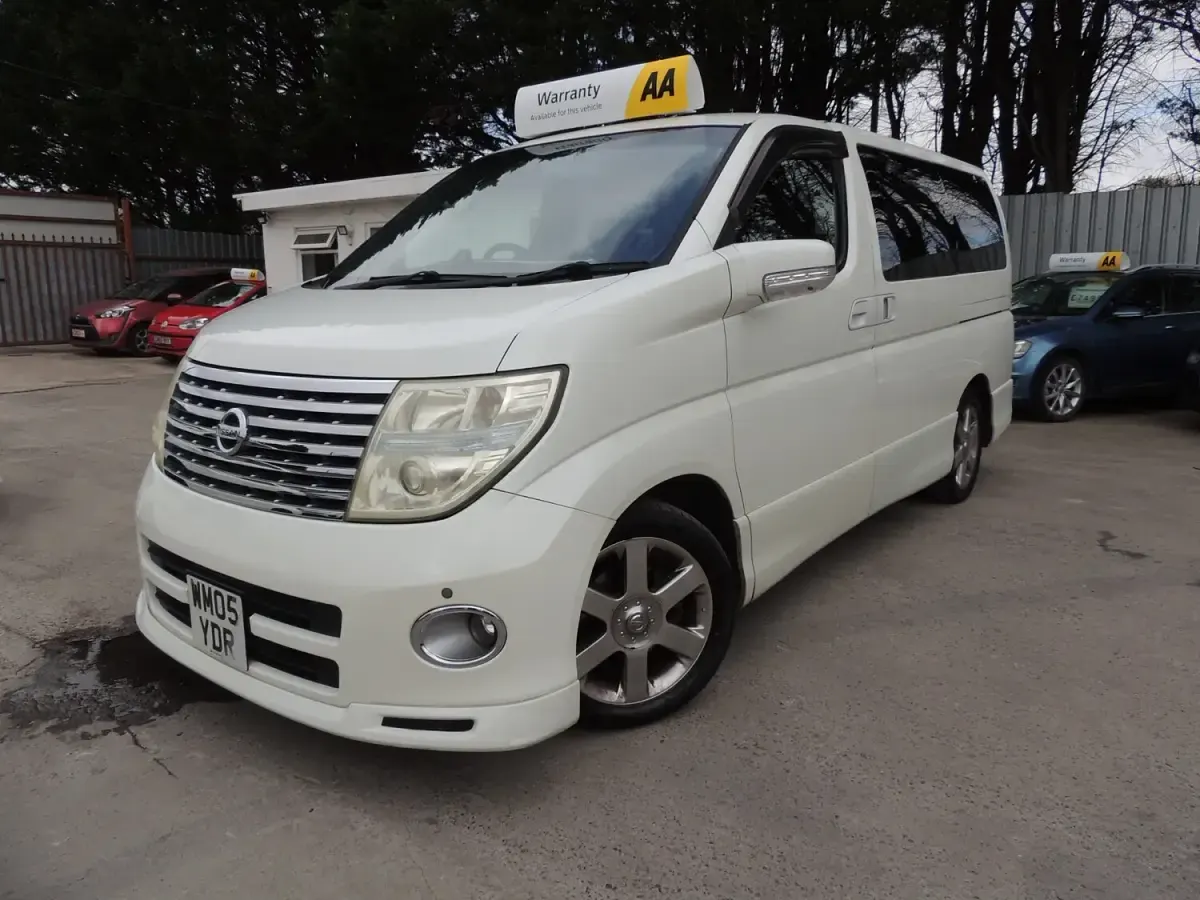 Used Nissan Elgrand 2005 White MPV
