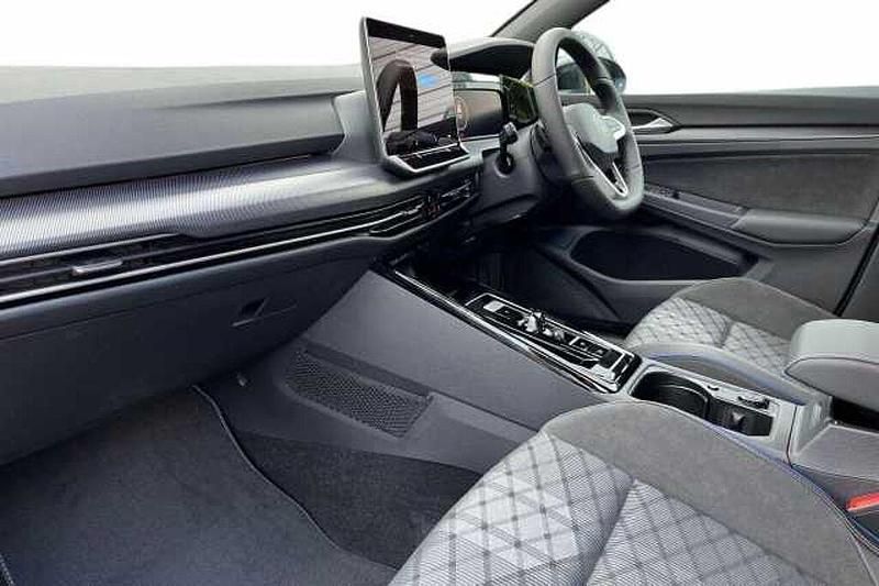 Used VW Golf VIII 148 HP (108 kW) 2025