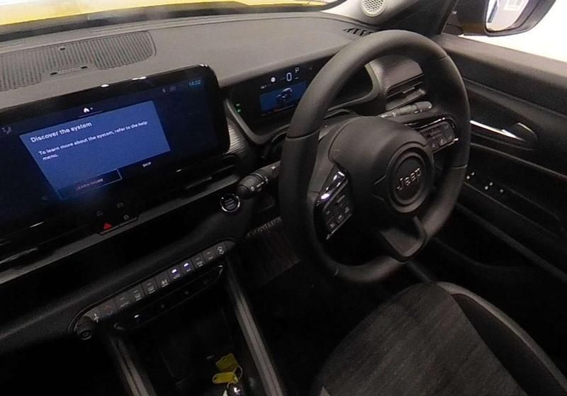 Used Jeep Avenger Longitude 114 kW (156 HP) 2024 Yellow SUV