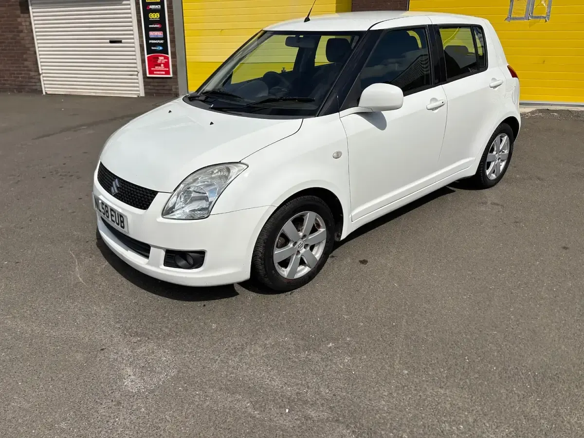 Used Suzuki Swift GLX 102 HP (75 kW) 2008 White Hatchback