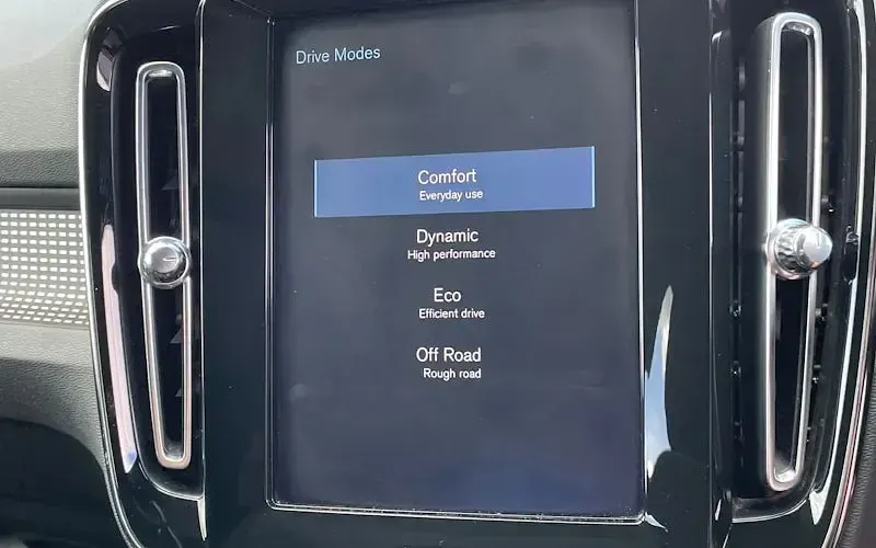Used Volvo XC40 R-Design Pro 247 HP (181 kW) 2019 Red SUV