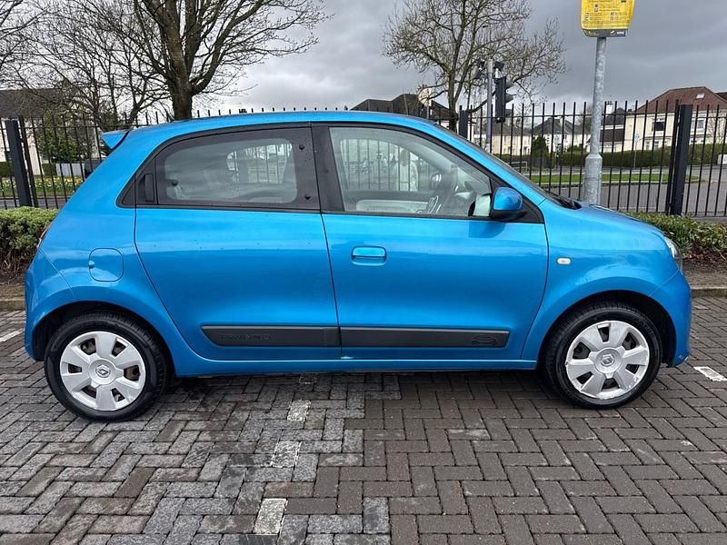 Used Renault Twingo Play 70 HP (51 kW) 2016 Blue Hatchback