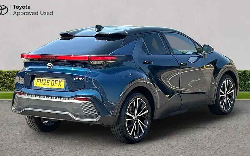 Used Toyota C-HR 223 HP (164 kW) 2025 Midnight teal bitone SUV