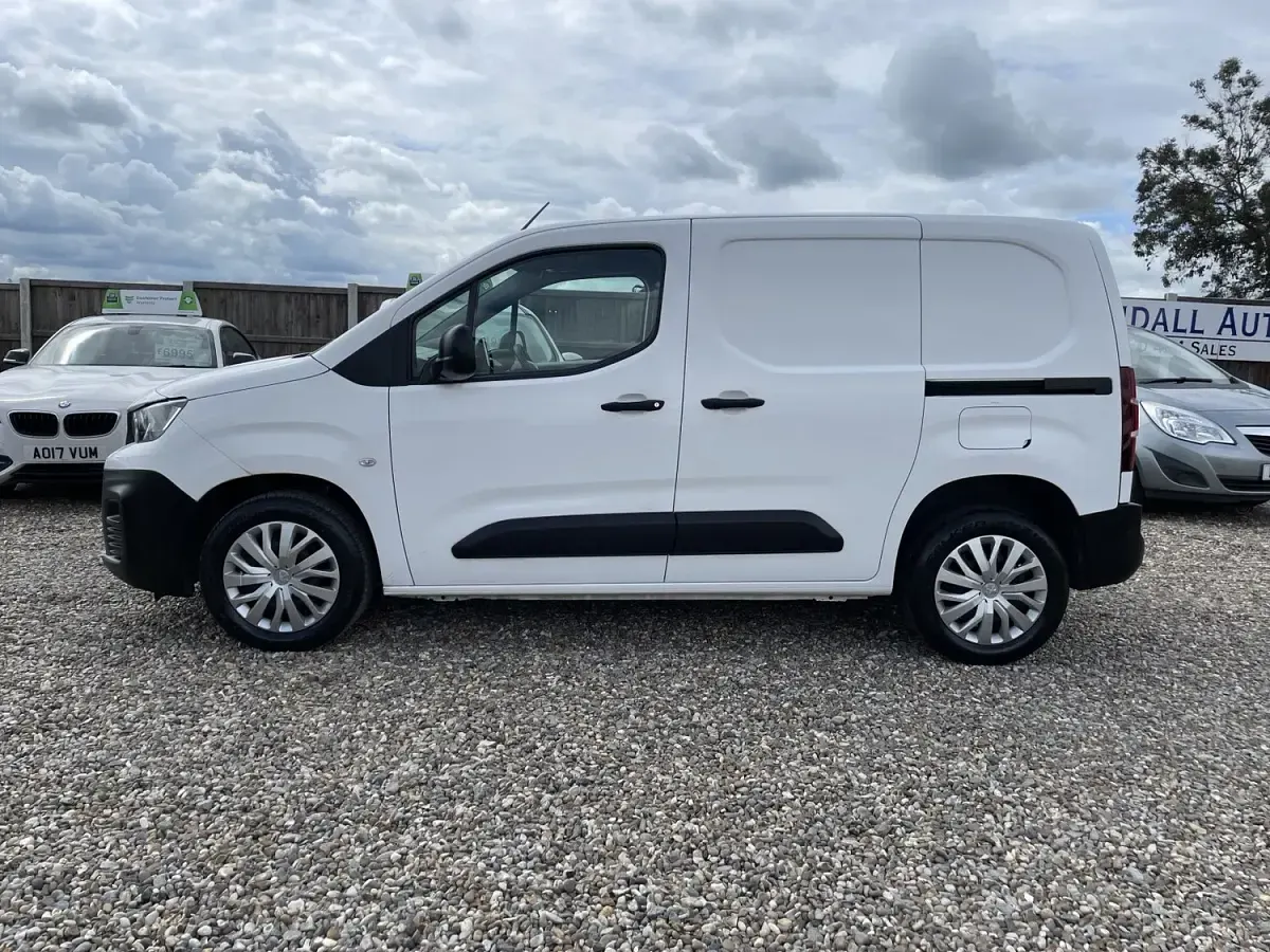 Used Peugeot Partner 131 HP (96 kW) 2020 White MPV