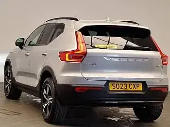 Używany Volvo XC40 Plus 163 KM (119 kW) 2023 Srebrny SUV