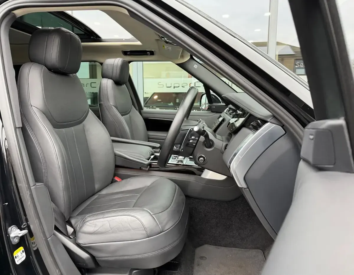 Used Land Rover Range Rover SE 360 HP (264 kW) 2023 Black SUV