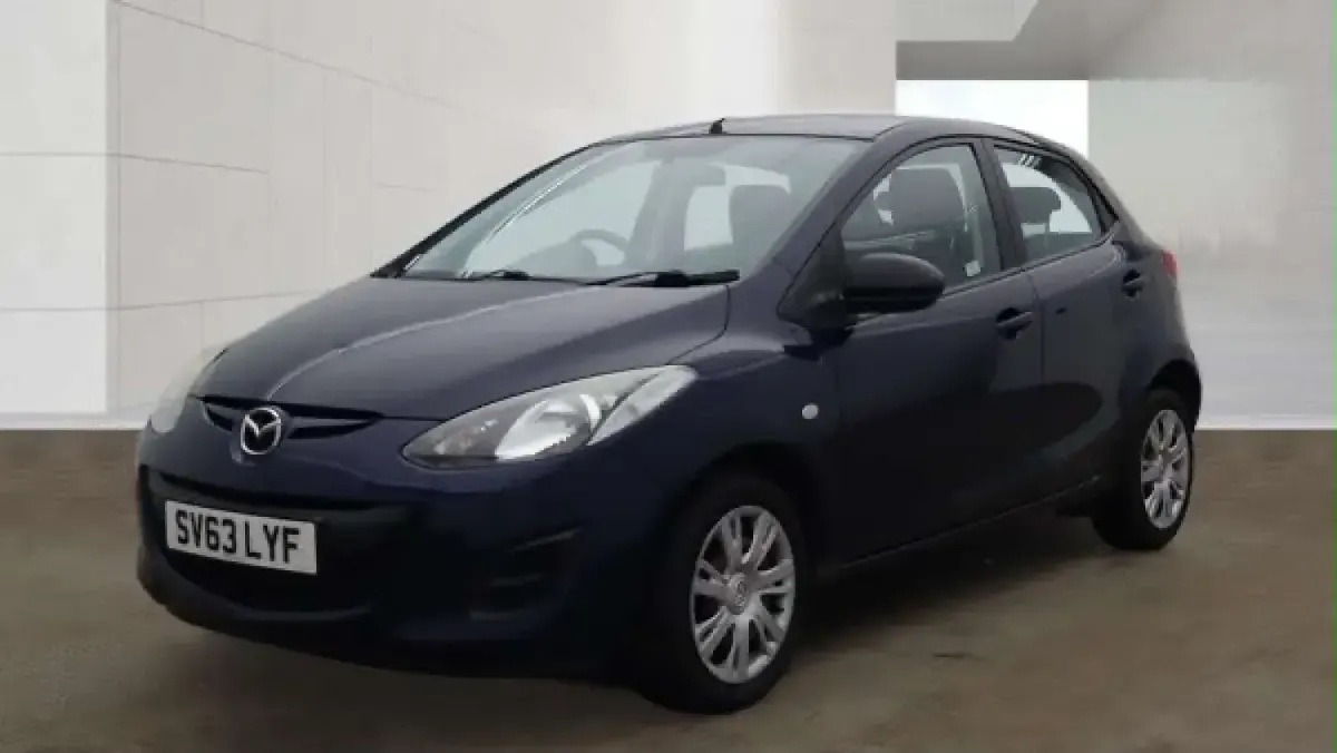 Used Mazda 2 84 HP (61 kW) 2013 Blue Hatchback