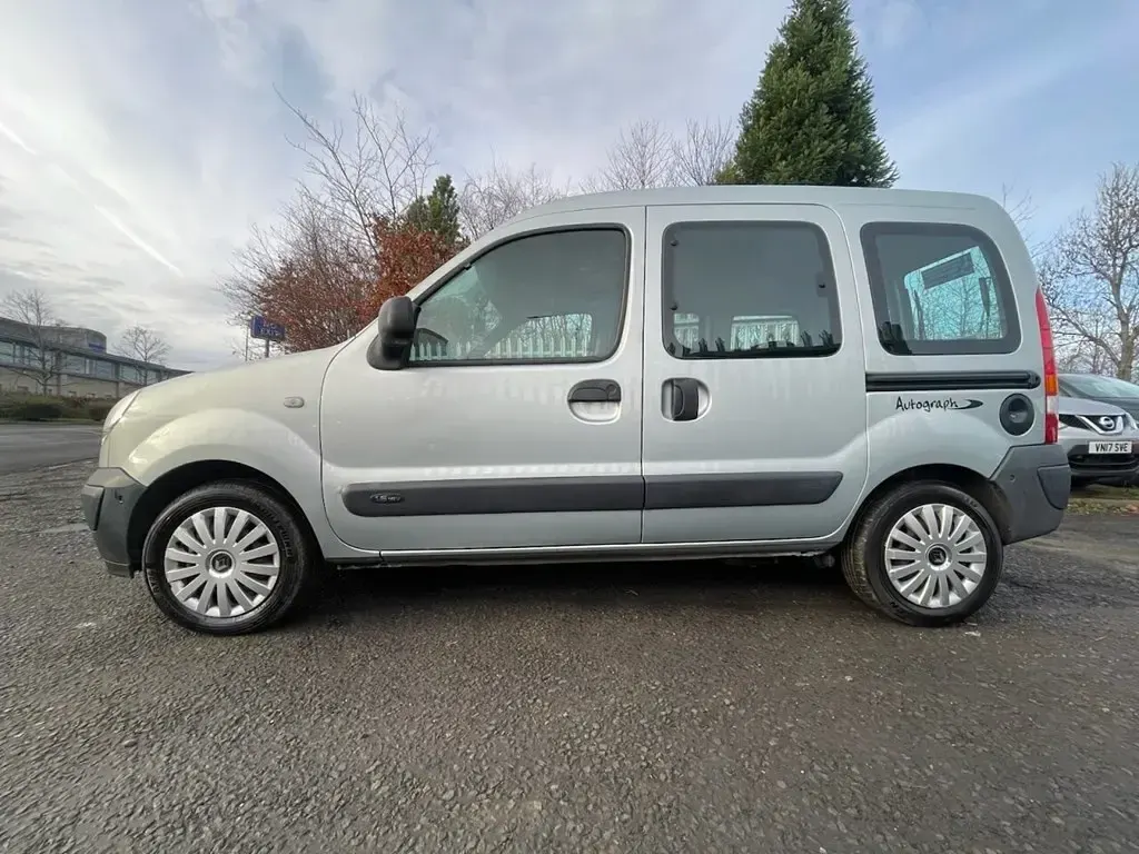 Gebraucht Renault Kangoo Authentique 95 PS (69 kW) 2009 Grau Van / Kleinbus