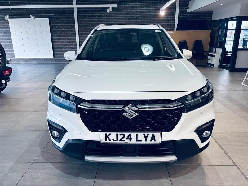Used Suzuki SX4 S-Cross 2024 White Hatchback