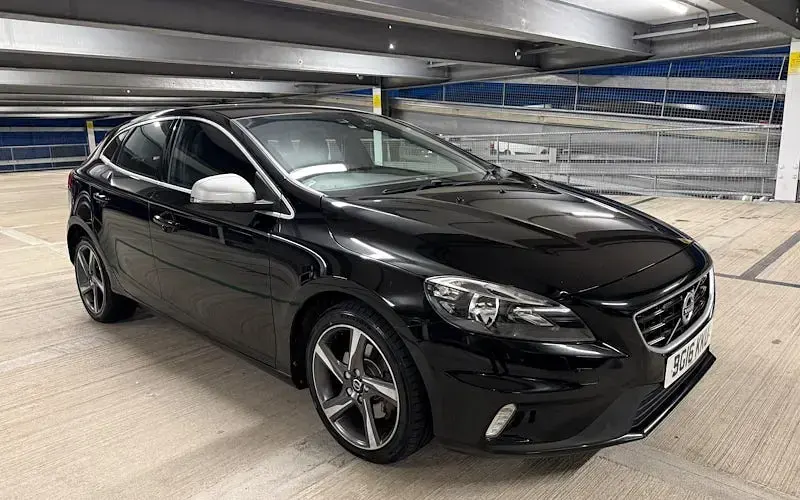 Begagnad Volvo V40 R-Design 120 HK (88 kW) 2019 Halvkombi